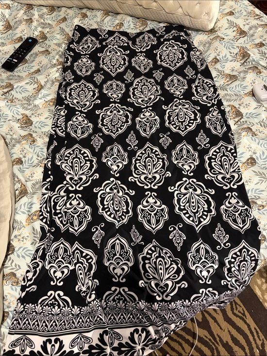White House Black Market Dresses & Skirts - White House Black Market Black & White Damask Maxi Skirt - XS